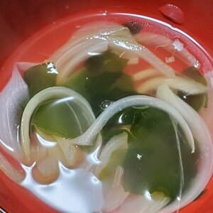 玉ねぎとわかめのスープ